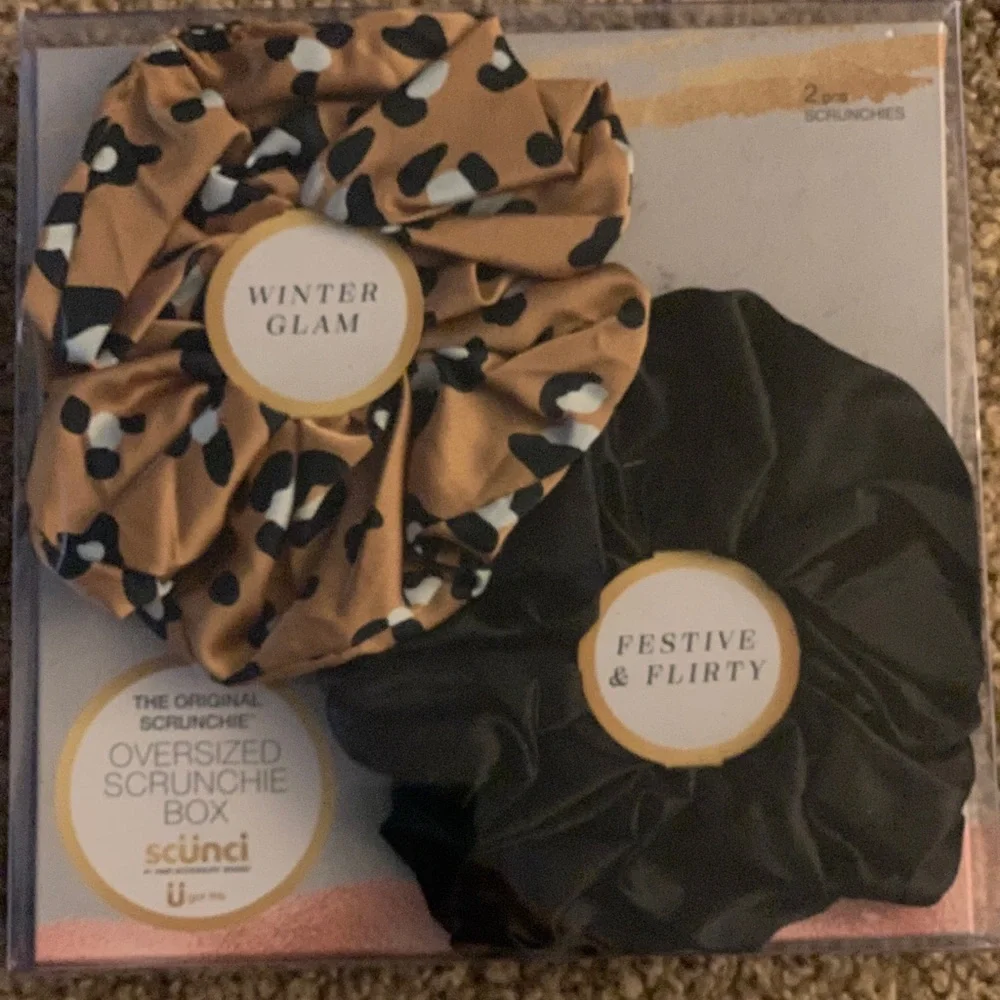 Scrunchie style box